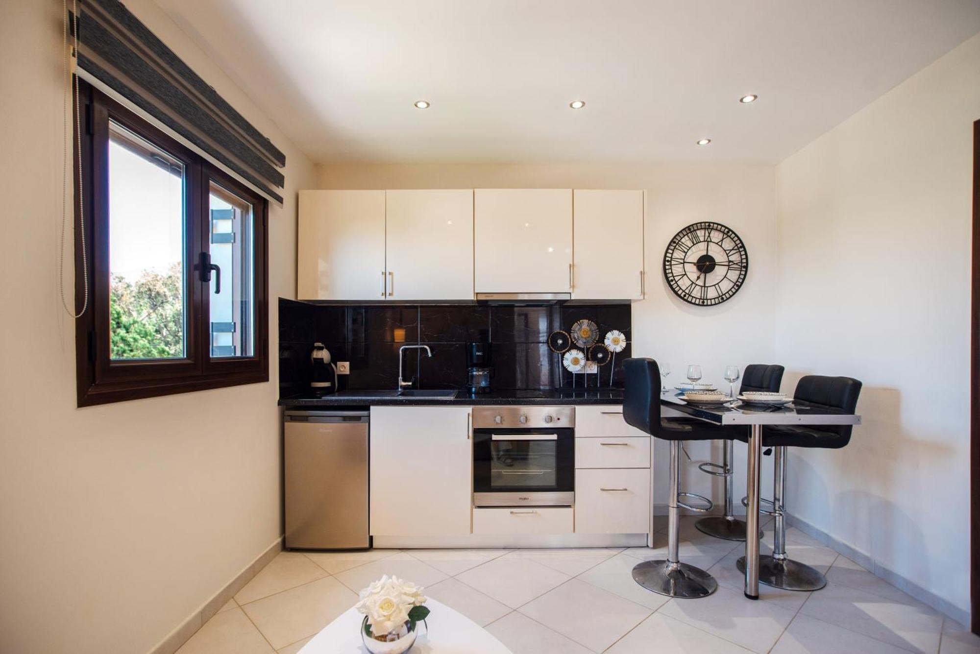 Angelique Apartments آغيوس غيوريوس المظهر الخارجي الصورة