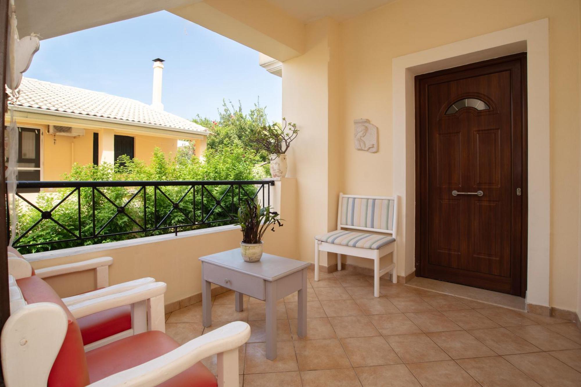 Angelique Apartments آغيوس غيوريوس المظهر الخارجي الصورة